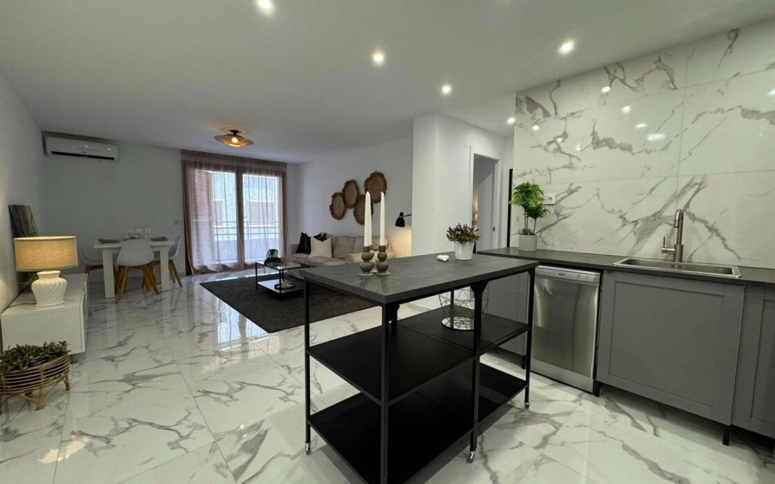 Апартаменты в Торревьехе 111 кв.м с террасой у моря