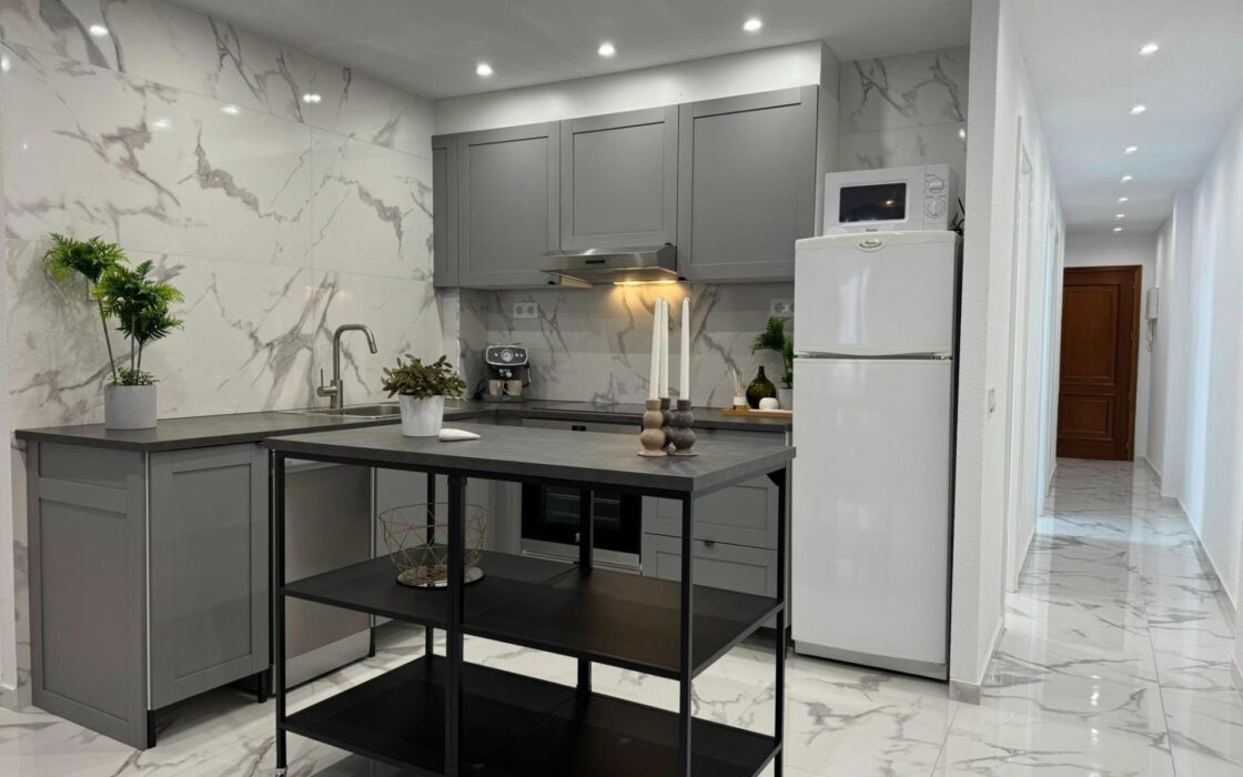 Апартаменты в Торревьехе 111 кв.м с террасой у моря