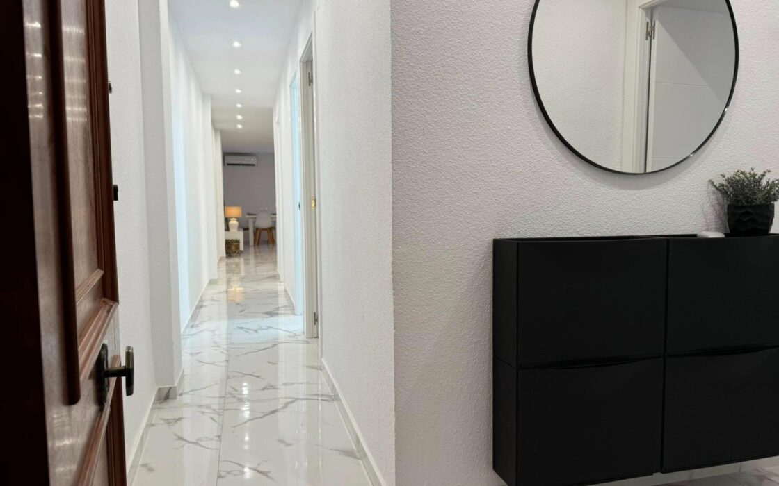 Апартаменты в Торревьехе 111 кв.м с террасой у моря