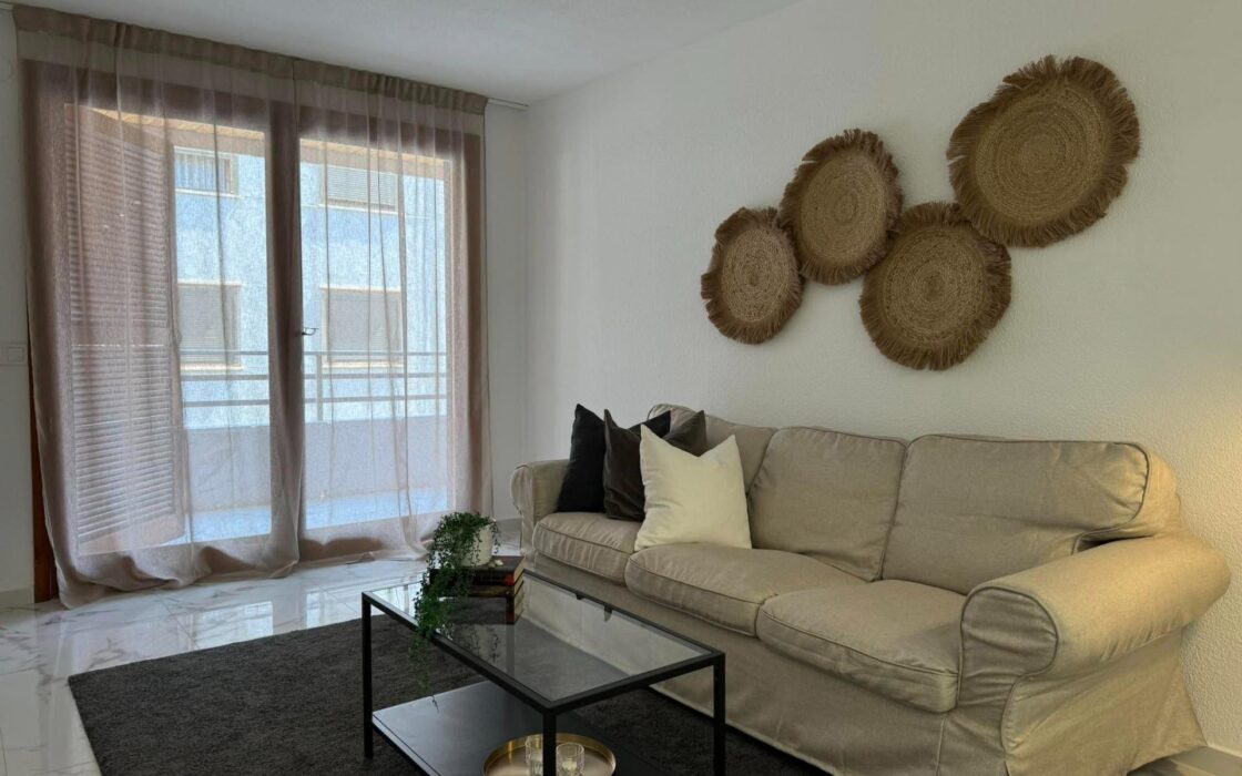 Апартаменты в Торревьехе 111 кв.м с террасой у моря