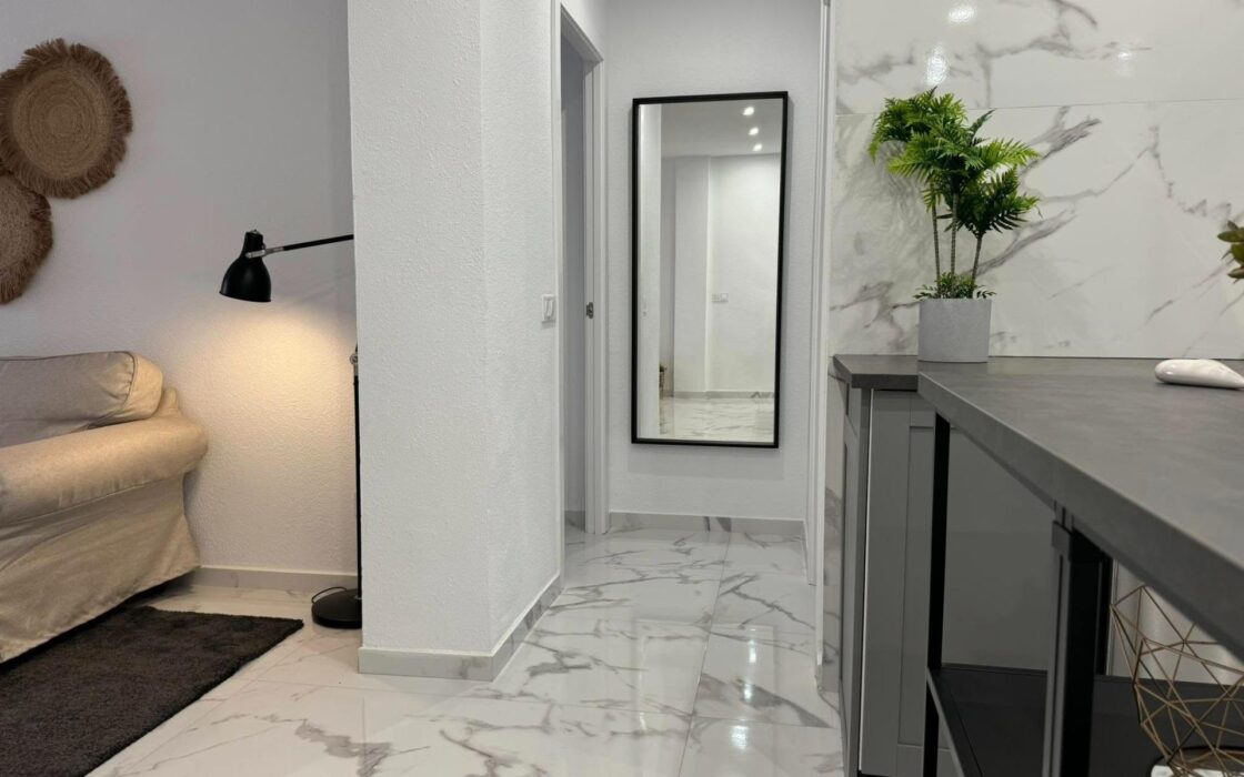 Апартаменты в Торревьехе 111 кв.м с террасой у моря