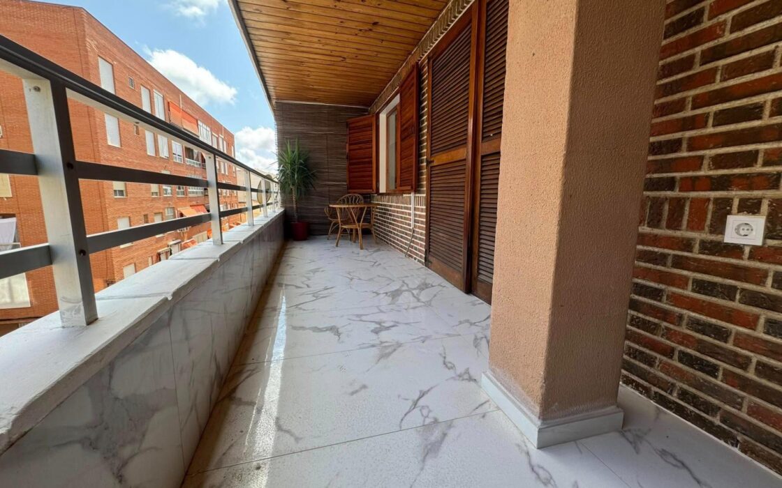 Апартаменты в Торревьехе 111 кв.м с террасой у моря