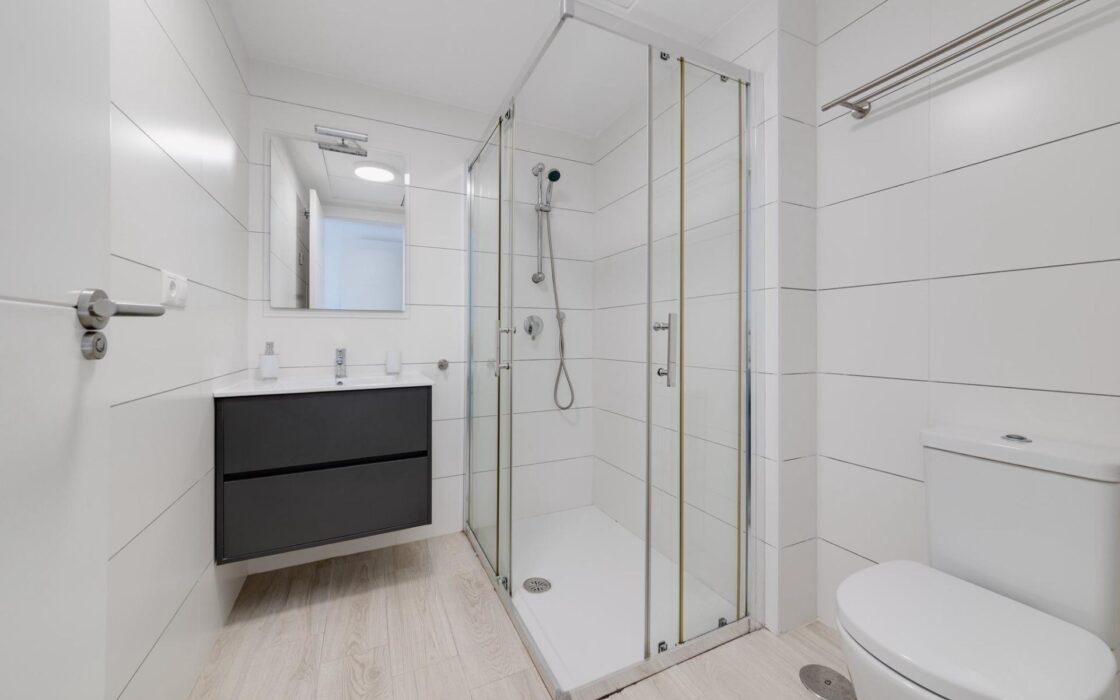 Апартаменты в Торревьехе 84 кв.м у моря с 3 комнатами