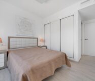 Апартаменты в Торревьехе 84 кв.м у моря с 3 комнатами