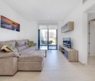 Апартаменты в Торревьехе 84 кв.м у моря с 3 комнатами