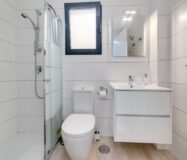 Апартаменты в Торревьехе 84 кв.м у моря с 3 комнатами