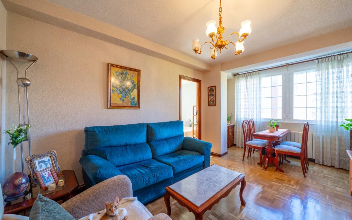 Светлая квартира 65 кв.м в Barrio del Pilar рядом с метро