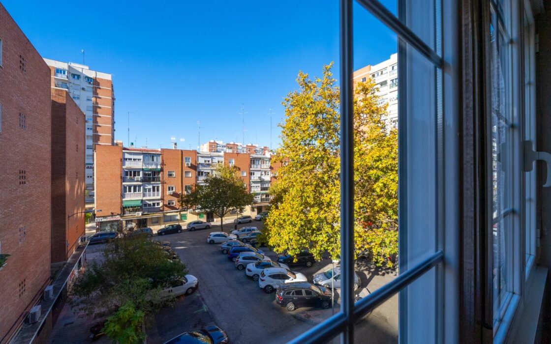 Светлая квартира 65 кв.м в Barrio del Pilar рядом с метро