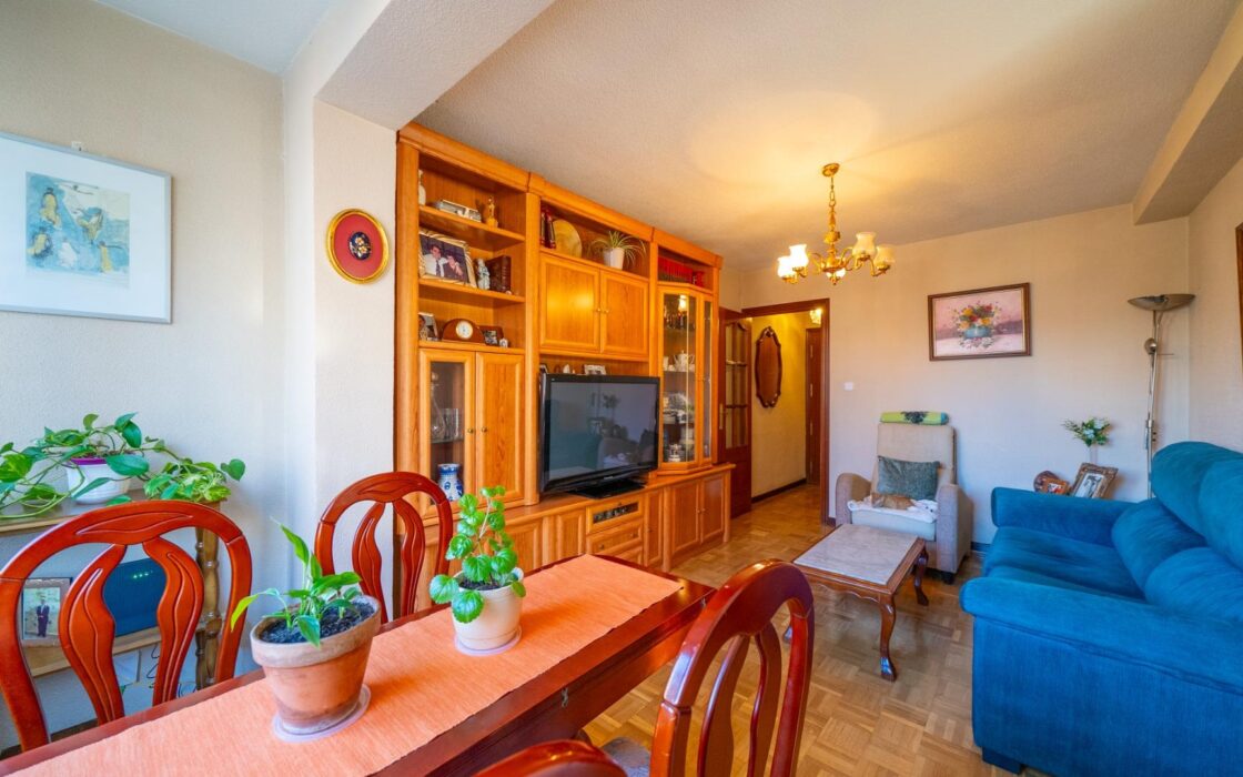 Светлая квартира 65 кв.м в Barrio del Pilar рядом с метро