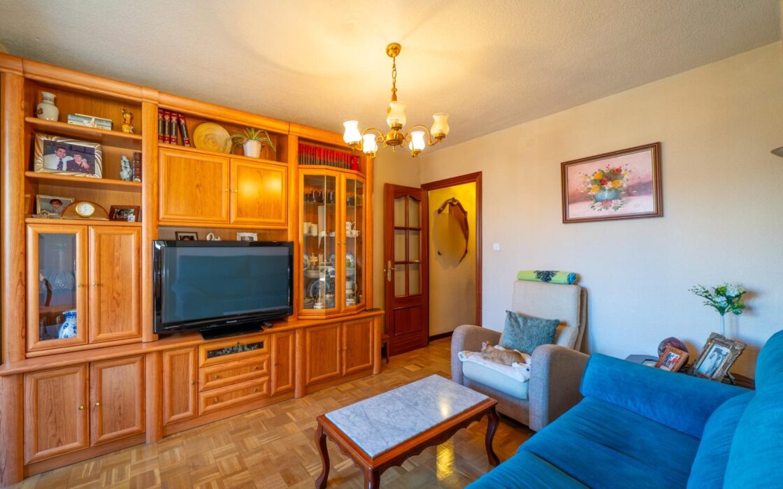 Светлая квартира 65 кв.м в Barrio del Pilar рядом с метро