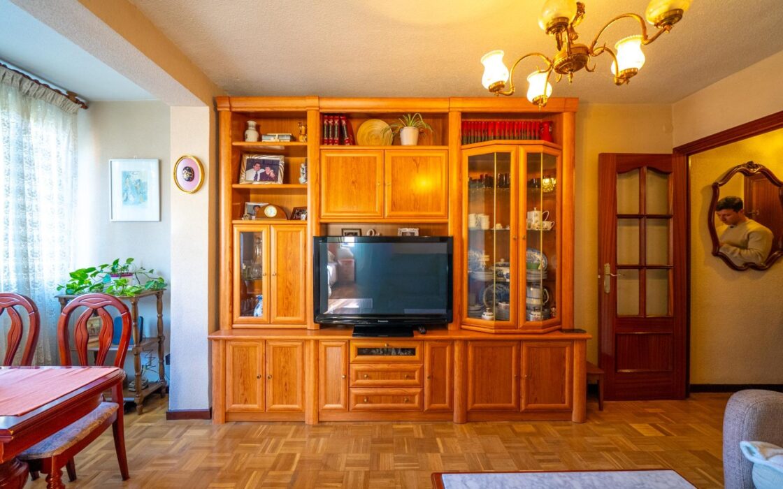 Светлая квартира 65 кв.м в Barrio del Pilar рядом с метро