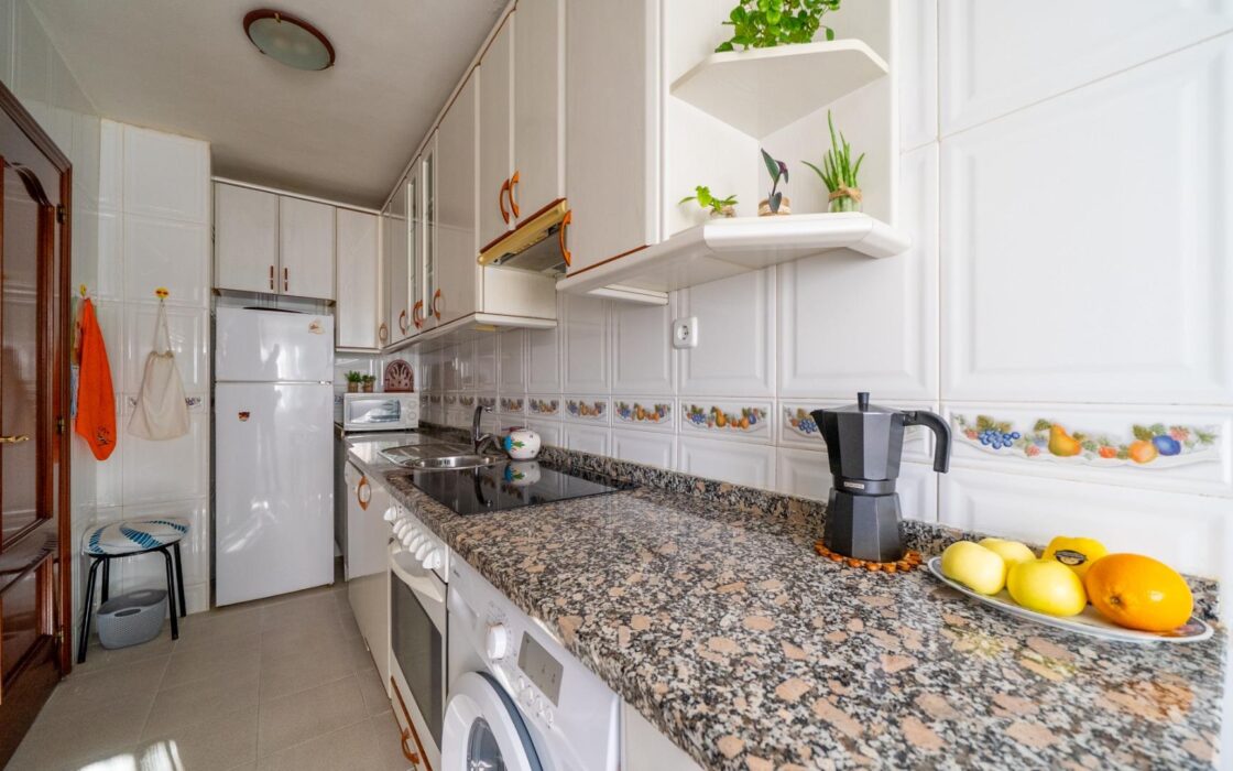 Светлая квартира 65 кв.м в Barrio del Pilar рядом с метро