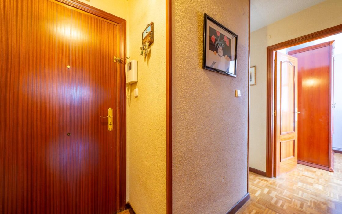 Светлая квартира 65 кв.м в Barrio del Pilar рядом с метро