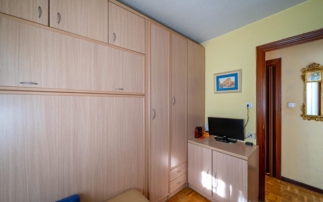 Светлая квартира 65 кв.м в Barrio del Pilar рядом с метро