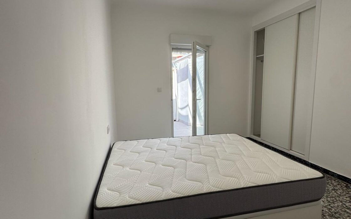 Апартаменти в Торревьехе 109 кв.м з терасою біля моря