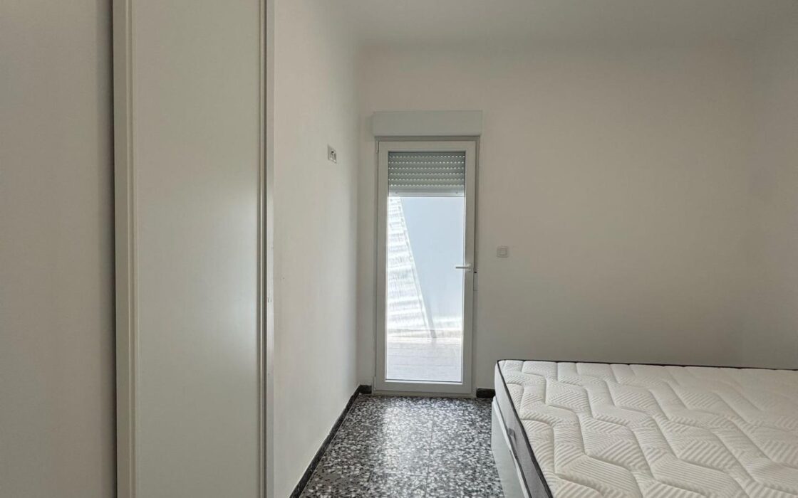 Апартаменти в Торревьехе 109 кв.м з терасою біля моря