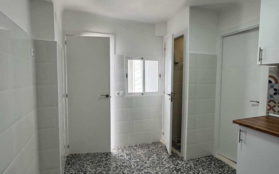 Апартаменти в Торревьехе 109 кв.м з терасою біля моря