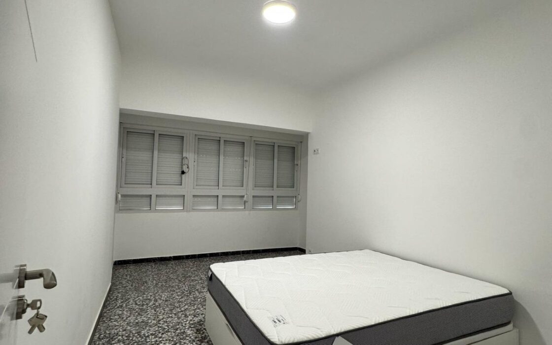 Апартаменти в Торревьехе 109 кв.м з терасою біля моря