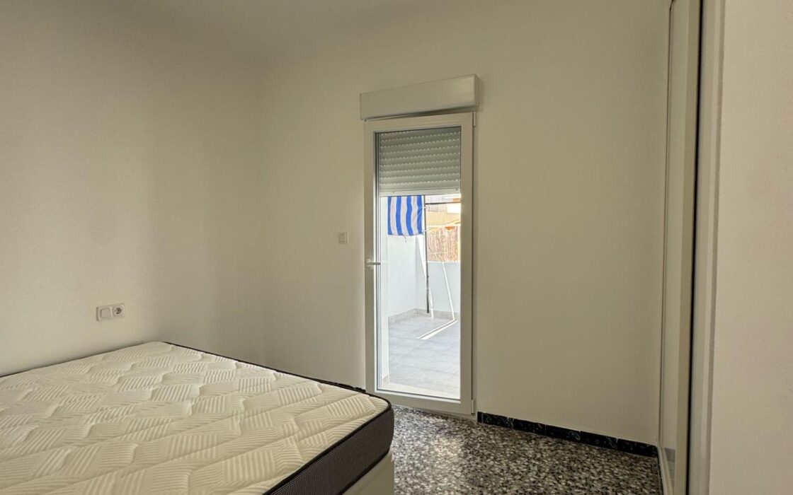 Апартаменти в Торревьехе 109 кв.м з терасою біля моря