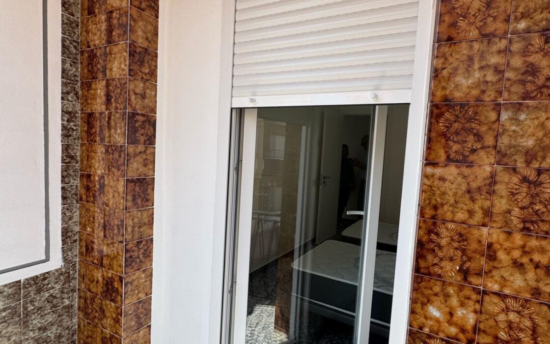 Апартаменти в Торревьехе 109 кв.м з терасою біля моря