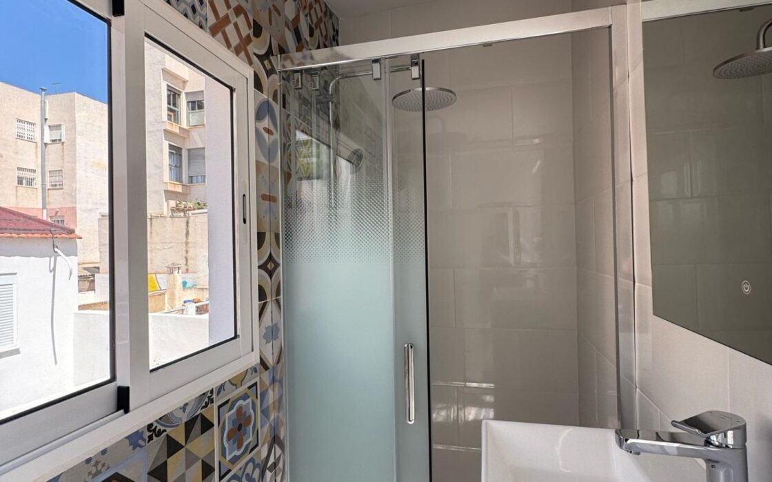 Апартаменти в Торревьехе 109 кв.м з терасою біля моря