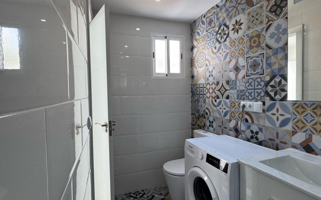 Апартаменти в Торревьехе 109 кв.м з терасою біля моря