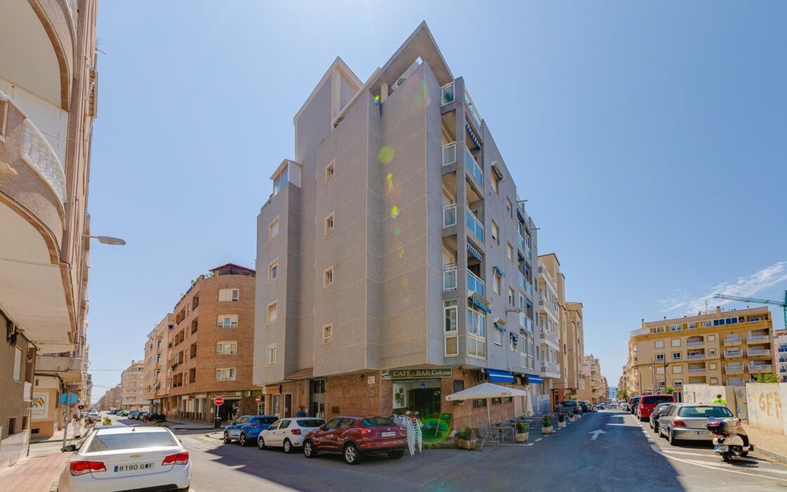 Апартаменты 60 кв.м с террасой в Торревьеха у моря