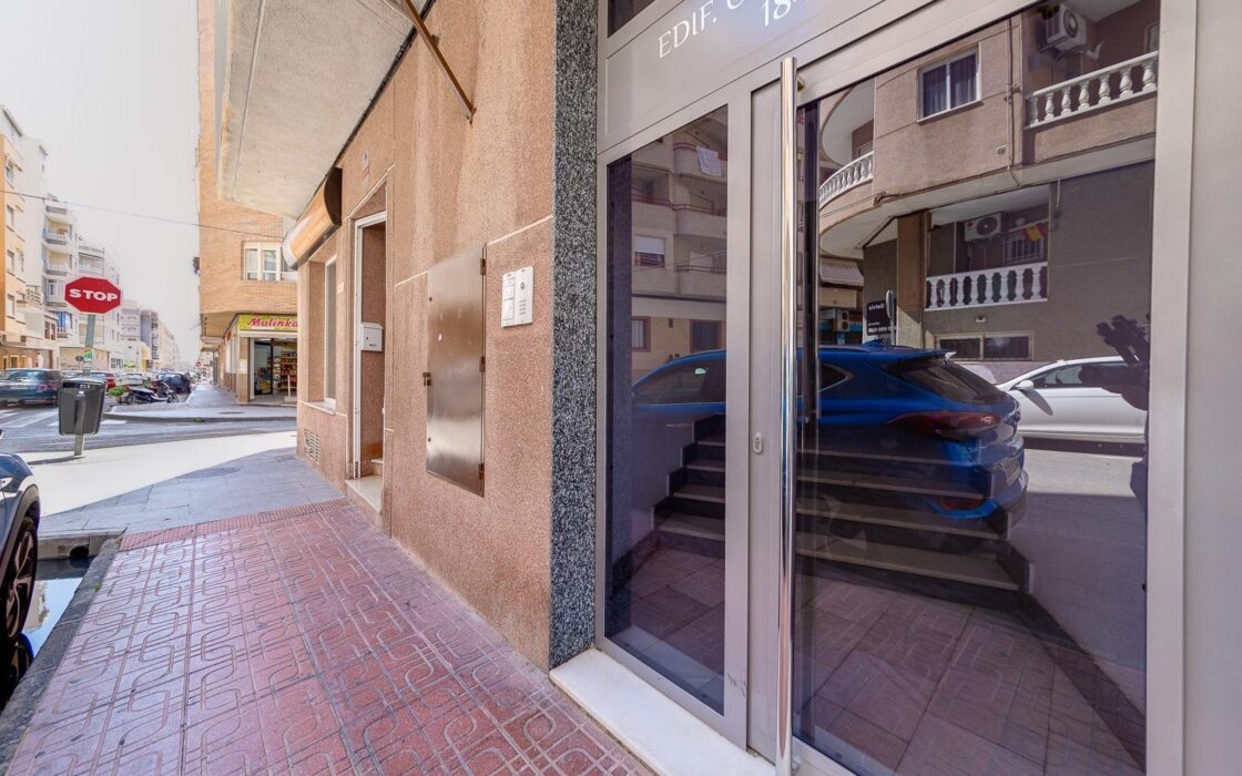 Апартаменты 60 кв.м с террасой в Торревьеха у моря