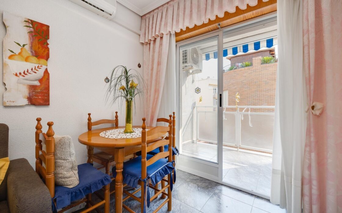 Апартаменты 60 кв.м с террасой в Торревьеха у моря