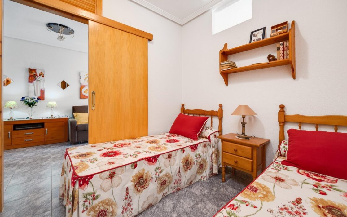 Апартаменты 60 кв.м с террасой в Торревьеха у моря