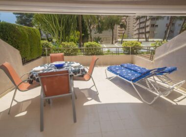 Світла квартира з терасою та видом на море в Кальпе 90 кв.м.