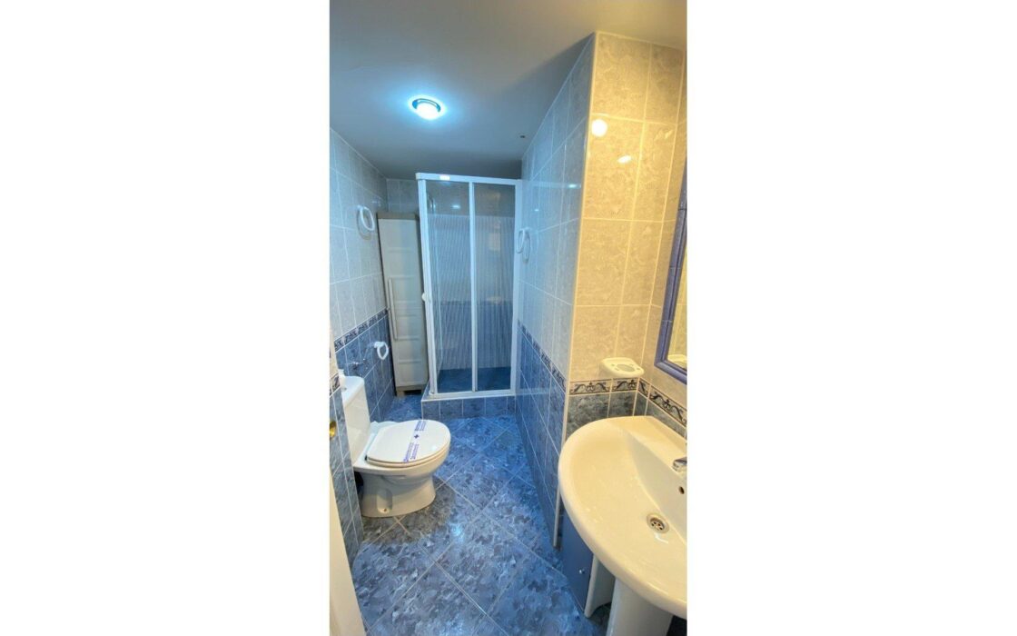 Світла квартира з терасою та видом на море в Кальпе 90 кв.м.