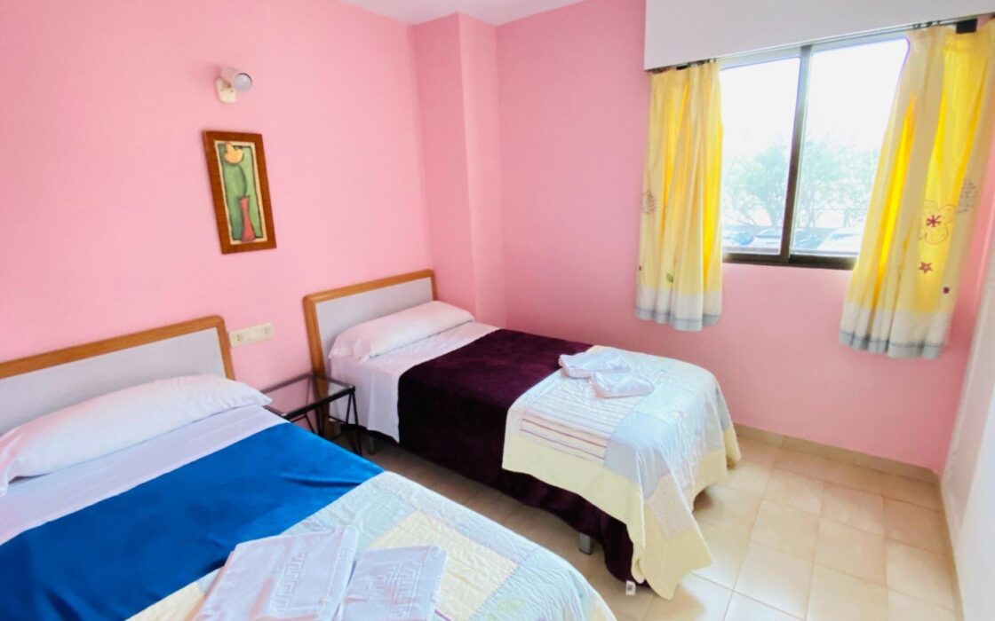 Світла квартира з терасою та видом на море в Кальпе 90 кв.м.