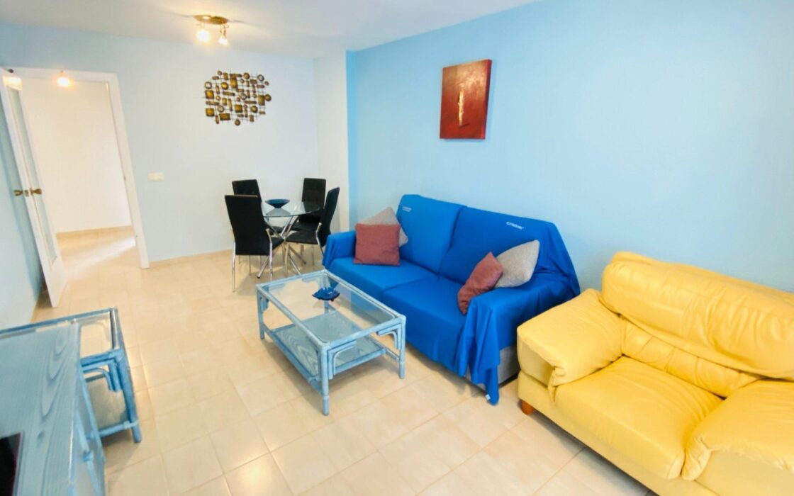 Світла квартира з терасою та видом на море в Кальпе 90 кв.м.