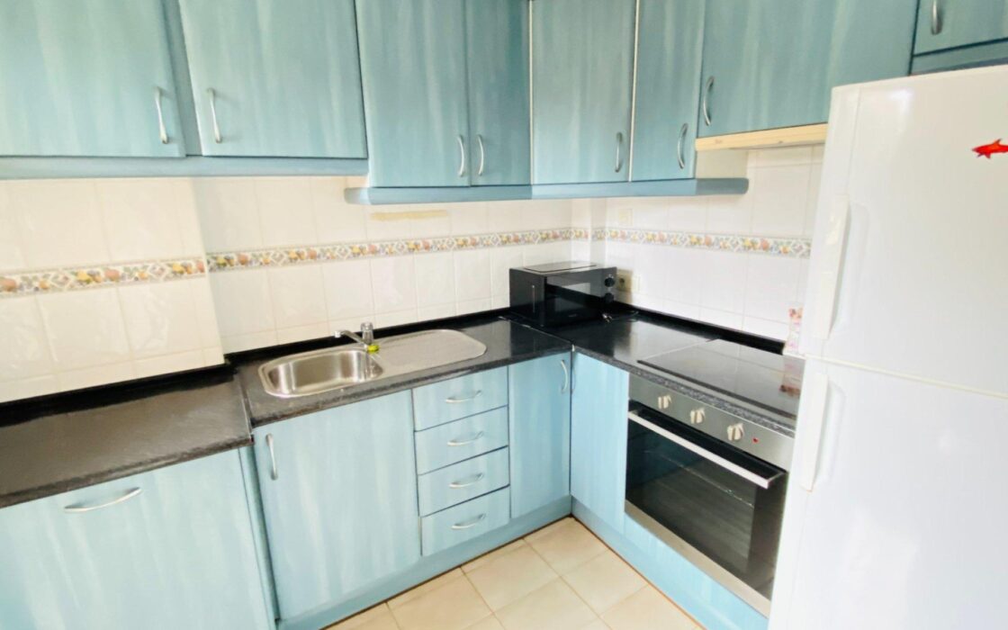 Світла квартира з терасою та видом на море в Кальпе 90 кв.м.