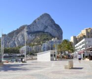 Світла квартира з терасою та видом на море в Кальпе 90 кв.м.