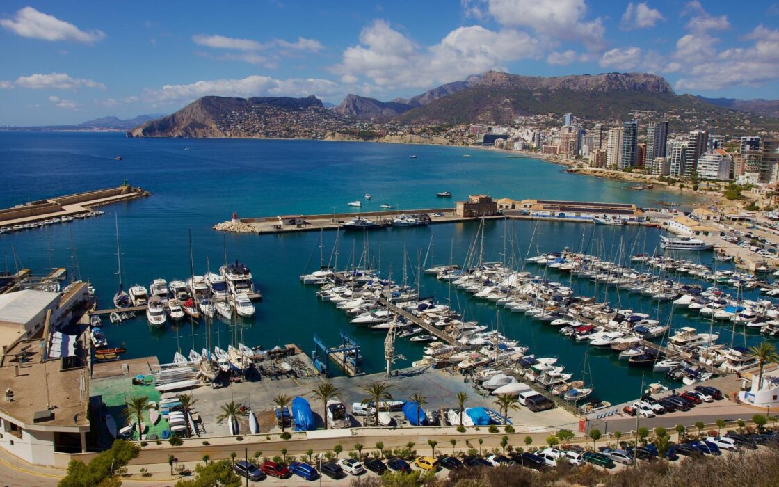 Апартамент з терасою та видом на море в Кальпе, 91 кв.м