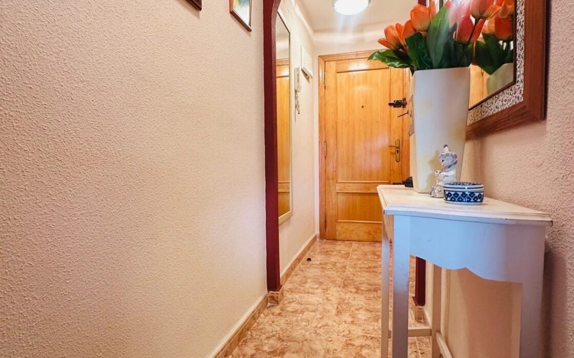 Апартаменты 59 кв.м у моря в Торревьехе с террасой