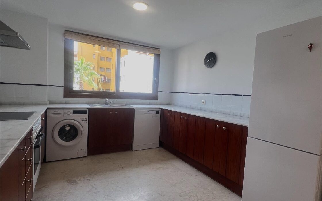 Апартаменти в Торревьехе 110 кв.м з терасою та видом на море