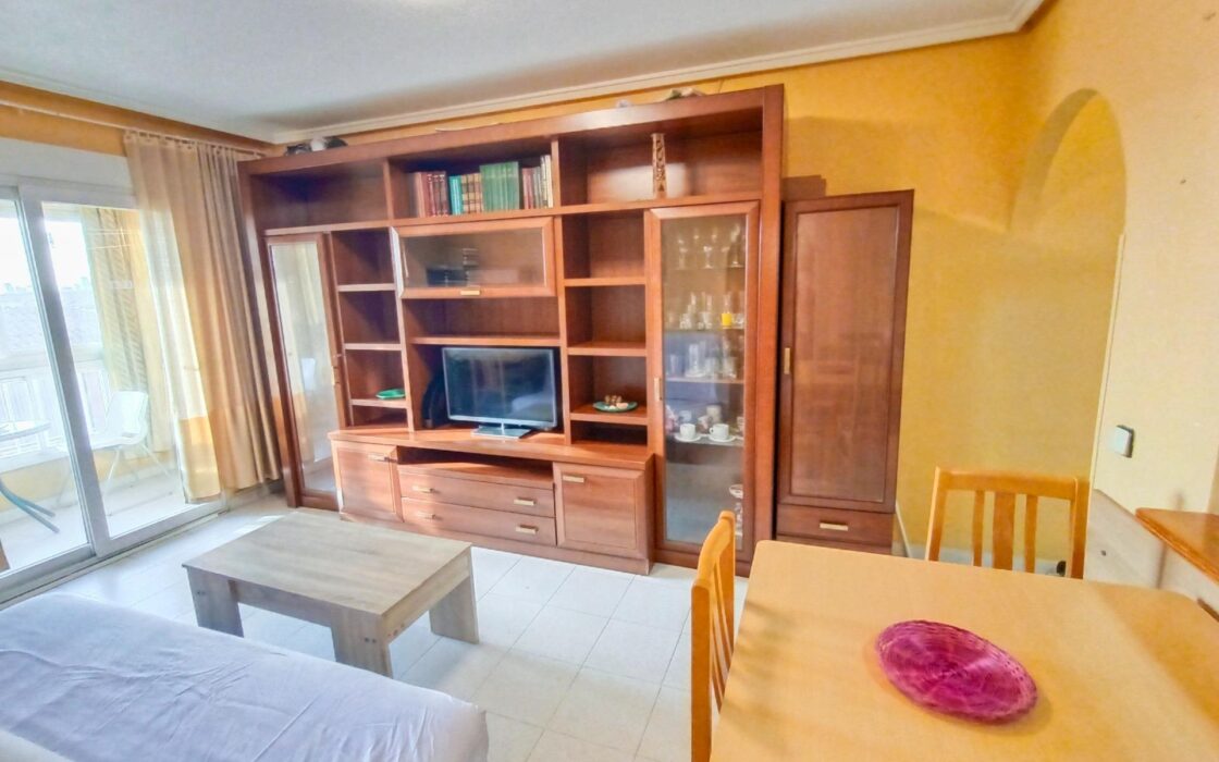 Апартаменты 62 кв.м в Торревьехе с террасой у моря