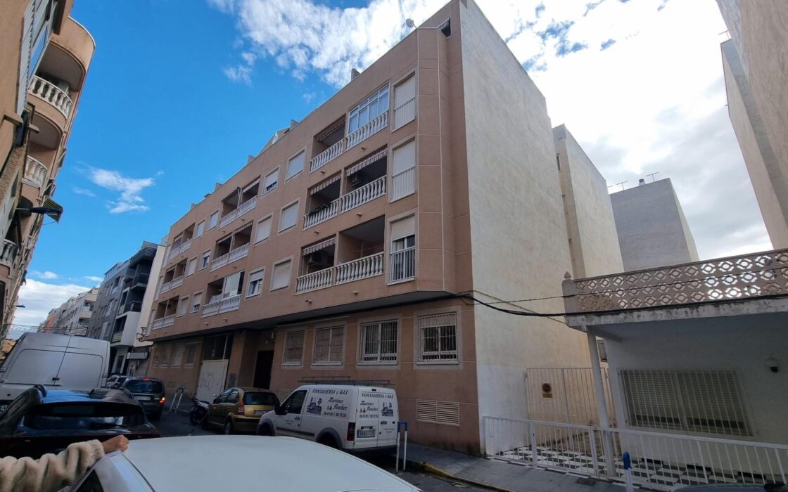 Апартаменты 51 кв.м с террасой в Торревьехе у моря