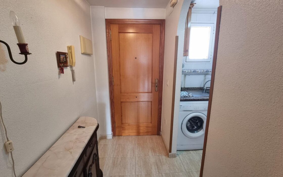 Апартаменты 51 кв.м с террасой в Торревьехе у моря