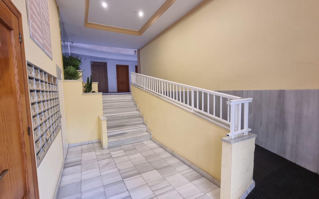 Апартаменты 51 кв.м с террасой в Торревьехе у моря