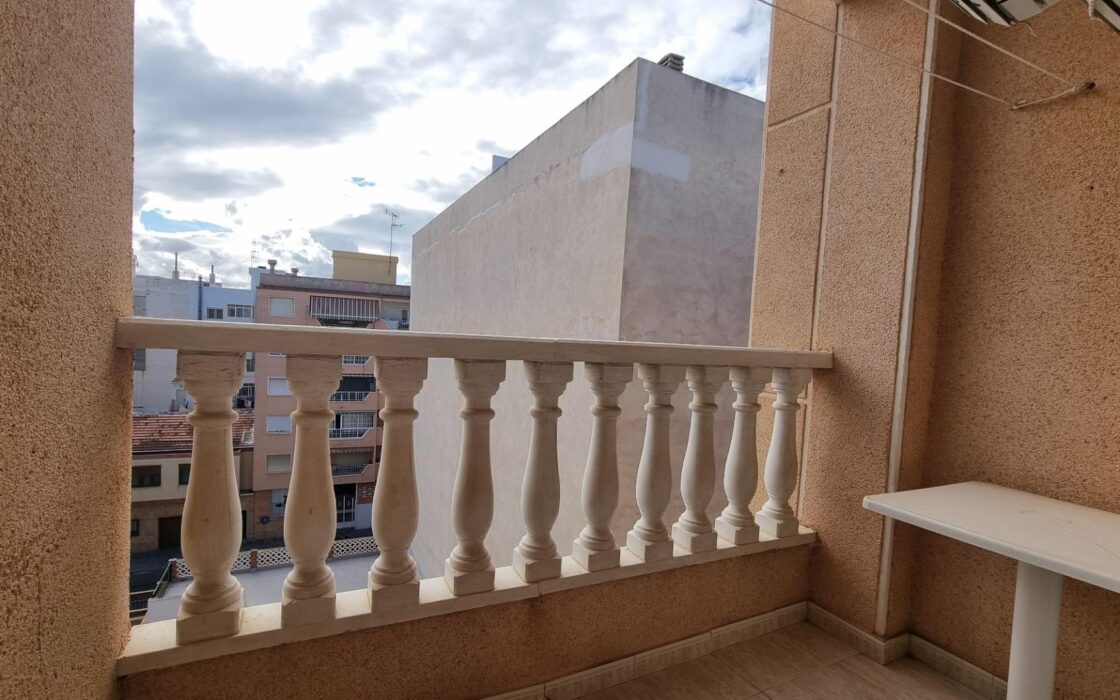 Апартаменты 51 кв.м с террасой в Торревьехе у моря