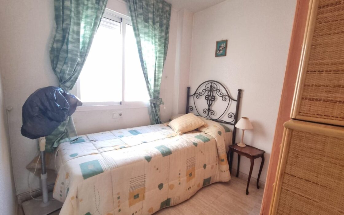 Апартаменты 51 кв.м с террасой в Торревьехе у моря