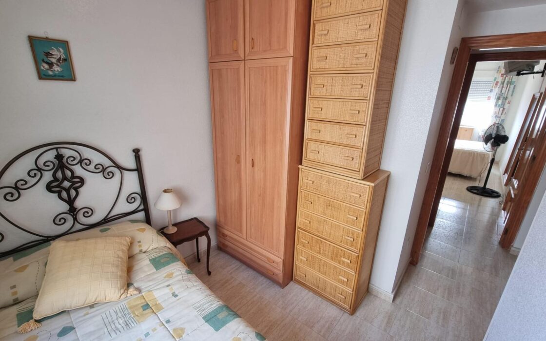 Апартаменты 51 кв.м с террасой в Торревьехе у моря