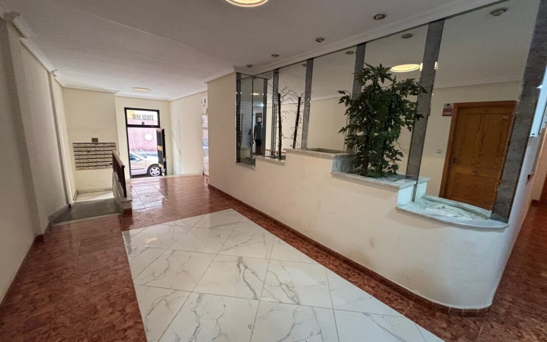 Апартаменты 60 кв.м с террасой в Торревьехе у моря