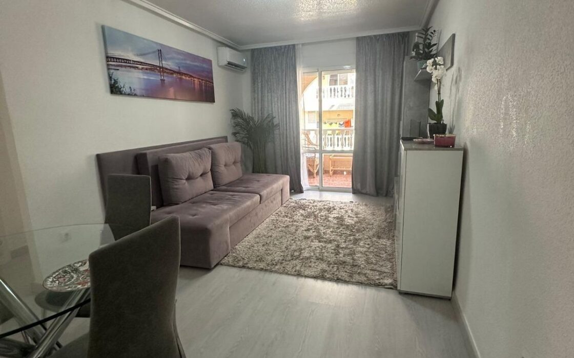 Апартаменты 60 кв.м в Торревьехе у моря с террасой