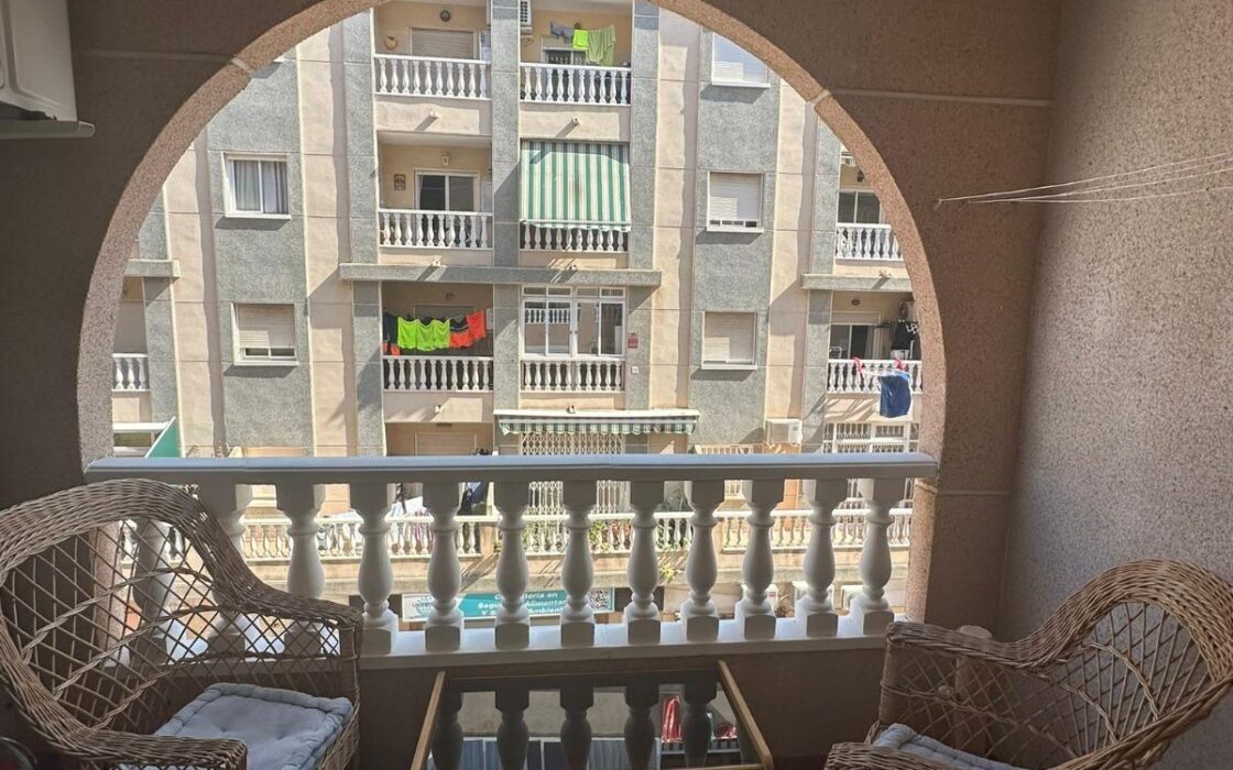 Апартаменты 60 кв.м в Торревьехе у моря с террасой