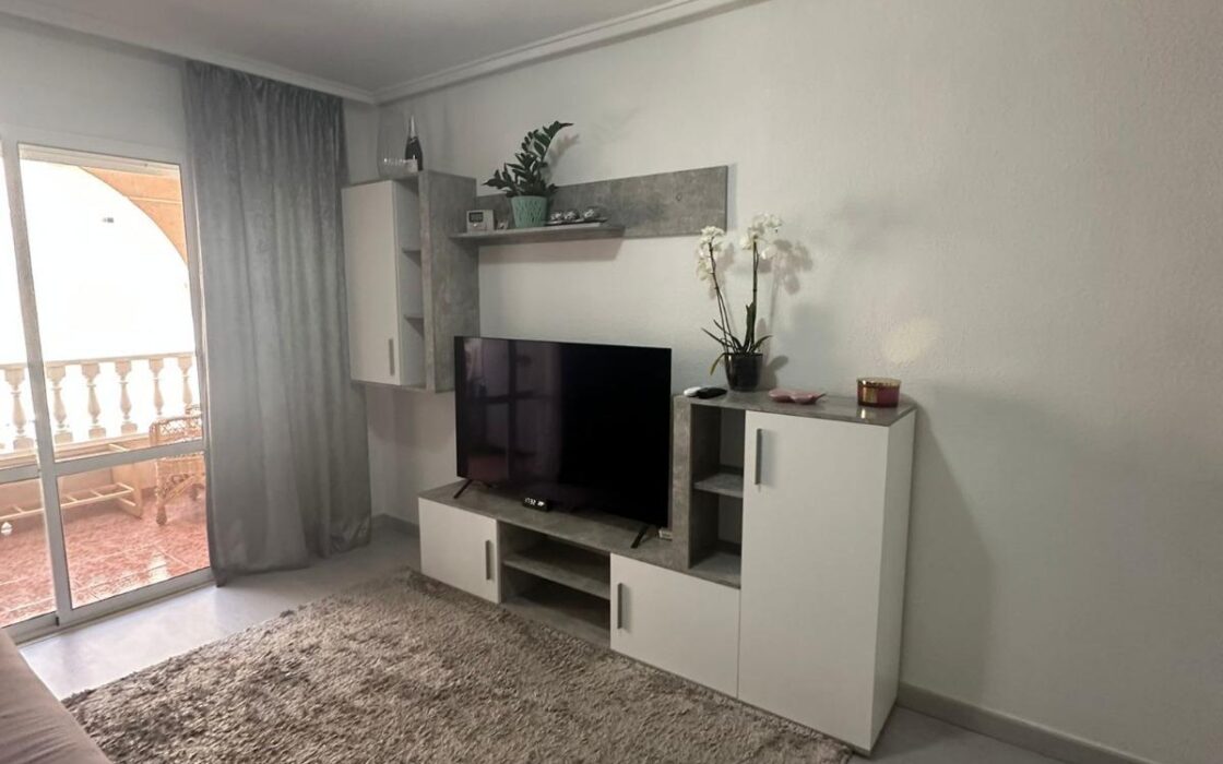 Апартаменты 60 кв.м в Торревьехе у моря с террасой